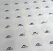 Etiquetas circulares soporte transparente sobre vidrio